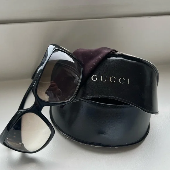 Gucci | Accessories | Gucci Oversized Sunglasses | Poshmark display picture 3